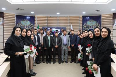 تجلیل از کارشناسان آزمایشگاه های دانشگاه مراغه در مراسم روز ملی آزمایشگاه